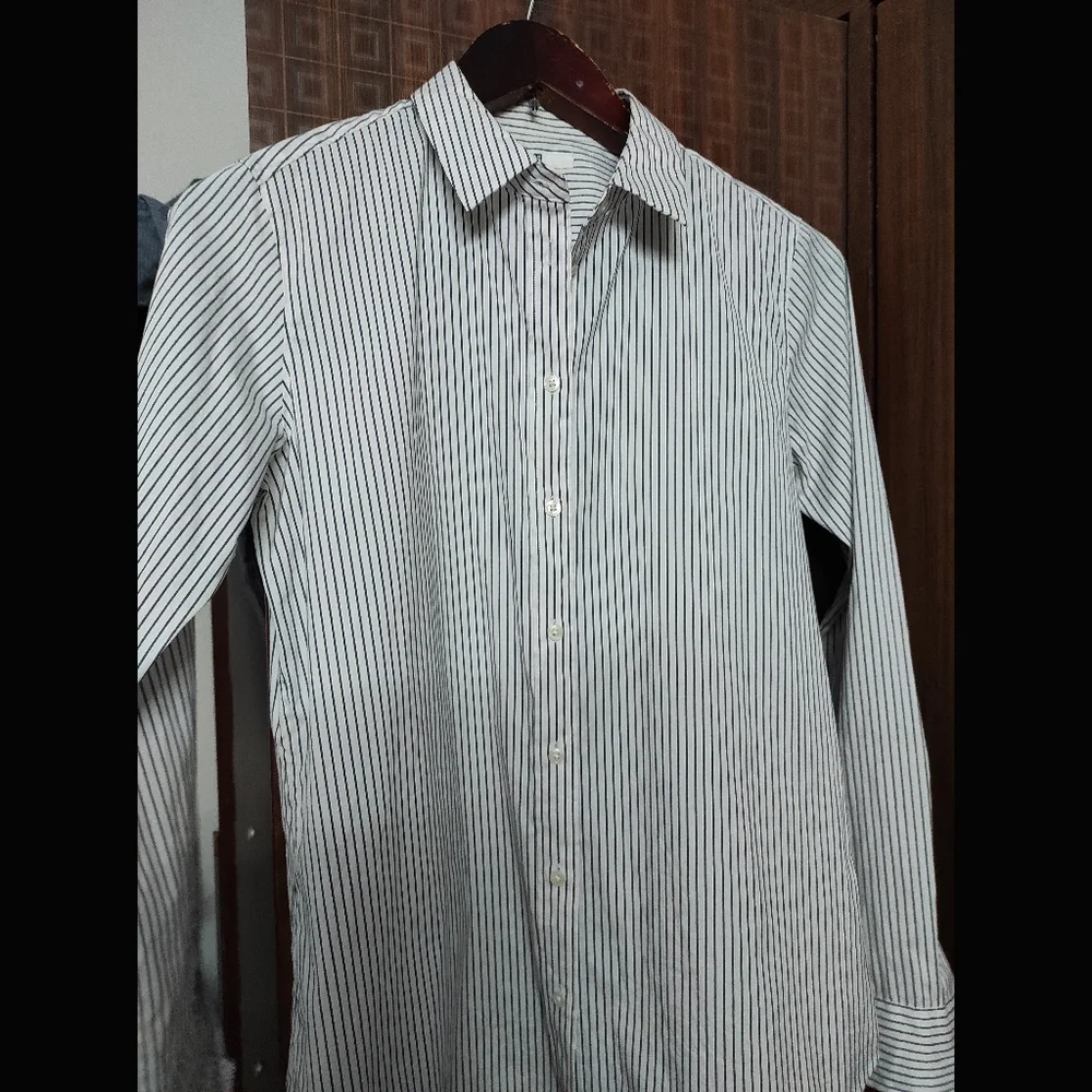Uniqlo Stripe Shirt 🤍 - Picture 7 of 10